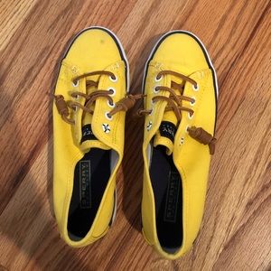 Yellow sperrys